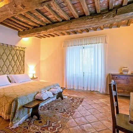 Sleeps 9 Air Con Апартаменты Умбертиде